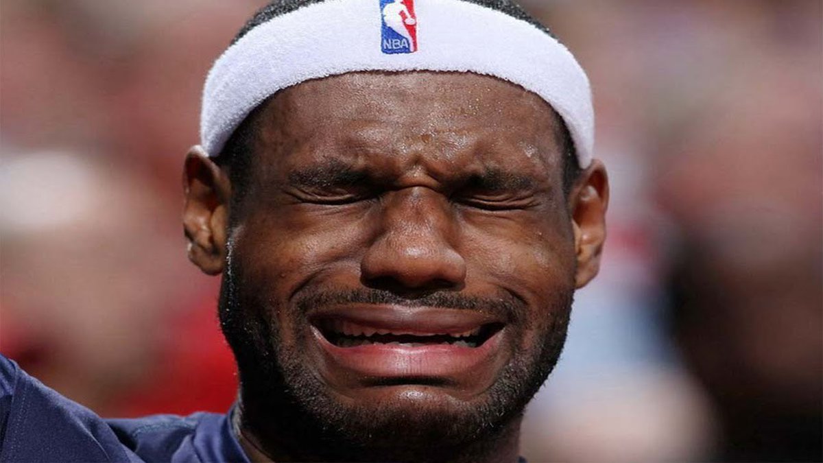 gregcrc's tweet photo. @LakeShowYo Lakers… Make me cry looking into the upcoming season. 😢 https://t.co/eqSot4Azac
