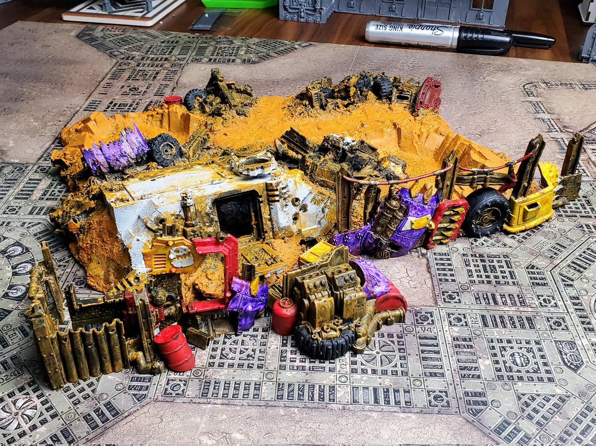 #hobbystreak day 221 and 222; got base coats on some terrain and played #killteam with it, got beat up on by some DG and krumped some tau