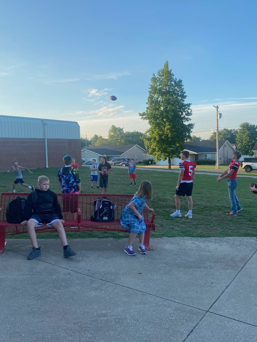 cjdogpower's tweet photo. Having our kids meet and greet the elementary kids on game days when they arrive at school is a special experience for all of them!  #MakingADifference https://t.co/m2tBpkhy7I