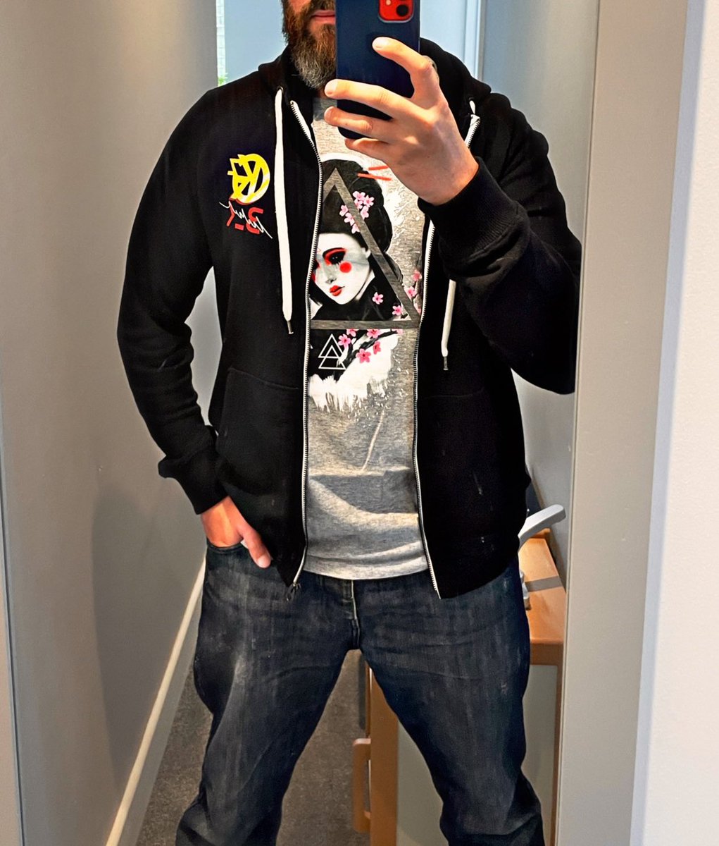 RiddlerXrp's tweet photo. THIS!! THIS IS WHAT I FUCKING LOVE! #BLKLABEL, sorry Steve your dms aren't safe 😂🔥, I had to share it because it gives me so much happiness hearing it. so happy you love your Geisha Tee brother. even if I did send the wrong one 😂❤️ @CroLionUK #BLK #wearablenfts #Crofam https://t.co/gFZkbnbbdE
