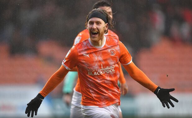 randomblackpool's tweet photo. Day 118: Josh Bowler 🏴󠁧󠁢󠁥󠁮󠁧󠁿

He’s electric,long hair and white boots eccentric,He does things I never expected and he scores for the pool. 

One of the best players to play at Bloomfield for a long time.A master at dribbling and will do amazing in the future. You’ll be missed!

#UTMP https://t.co/kJK0Y7j8RO