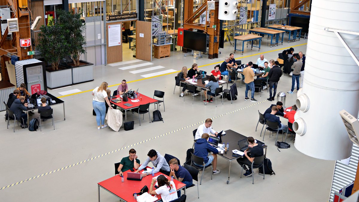 #hackenvoordehaven: studenten van <a href="/hsrotterdam/">Hogeschool Rotterdam</a> en <a href="/techniekcollege/">techniekcollege010</a> werken vandaag tijdens de <a href="/Wereldhavendgn/">Wereldhavendagen Rotterdam</a> Hackathon op <a href="/RDMRotterdam/">RDM Rotterdam</a> intensief samen aan innovatieve oplossingen voor de #energietransitie in de #haven