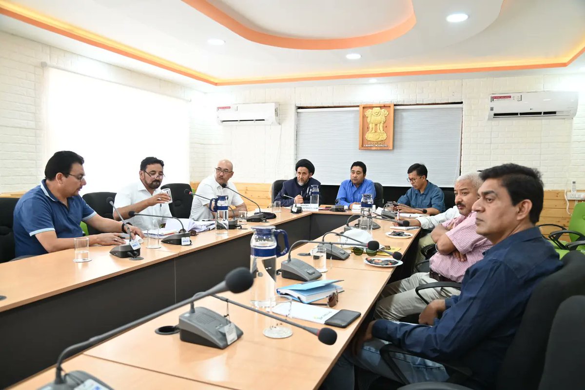 DIPR_Kargil's tweet photo. Ministry of New and Renewable Energy  to provide solar water pumps on 80% subsidy

@LAHDC_K convenes meeting to discuss convergence of financial resources to support farmers

@lg_ladakh @santoshsukhdeve @KargilKreda https://t.co/GfRNmeNvVV