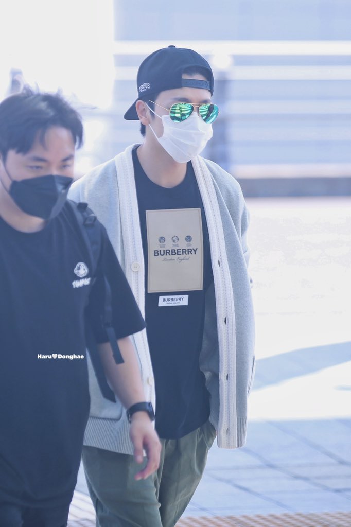 harudonghae's tweet photo. 220902 ICN 출국 ✈️
🕶️
@donghae861015 
#동해  
#이동해
#donghae
#슈퍼주니어 https://t.co/2cxrxIaohZ