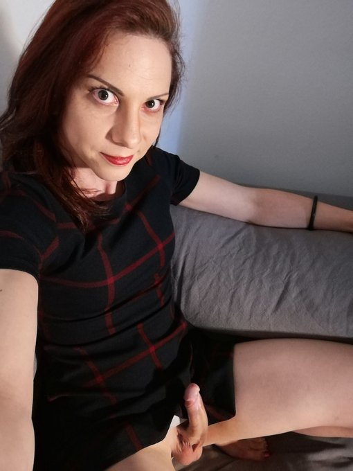3 pic. Undress me... I want to feel your hands on me!
@RosaCanale4 @robertaxxl @HungTsLover3 @angeltransex