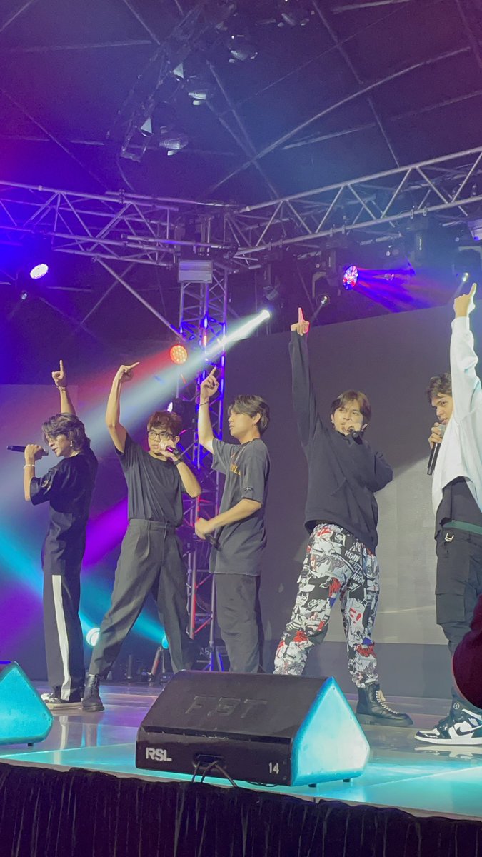 Fresh from the <a href="/topclassofc/">Top Class Official</a> ready na ang ating boys to conquer the concert stage! 🤩

Sneak peek lang yan sa kanila pang performance later! Watch their exclusive interview on Backstage Pass!

WATCH HERE: app.kumu.ph/kumunitystage