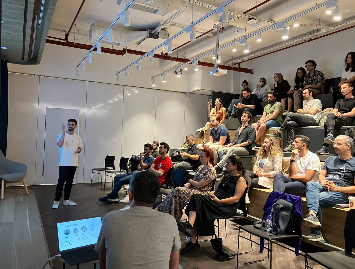 ProductHuntist's tweet photo. 🚀 @ProductHunt Product Pitch Night'ta @usemagnetiq kurucu ortağı @sberkay_yavuz, ürünü yakından tanıtırken, yaklaşan #ProductHunt lansmanını duyurdu. Magnetiq'i Popular Upcoming Products kısmında bulabilirsiniz: https://t.co/Qw8QeiiRLo https://t.co/hoArys7UA8