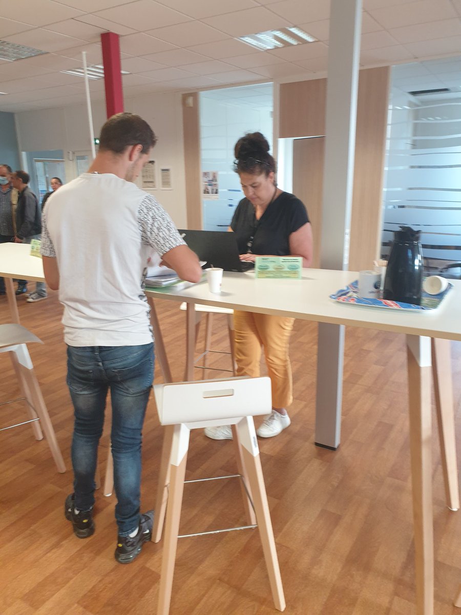 🔵 Belle réussite pour la 2️⃣ème édition du Stand Café Bâtiment ! @pole_emploi et <a href="/GretaNpdc/">GRETA du Nord Pas-de-Calais</a> au service des demandeurs.
Offres d'emplois et de formations,
Echanges, entretiens, conseils. 
Ça bouge à l'agence de <a href="/Sinlenoble/">Sinlenoble</a> ‼️
<a href="/MoriauxCath/">Catherine Moriaux</a>