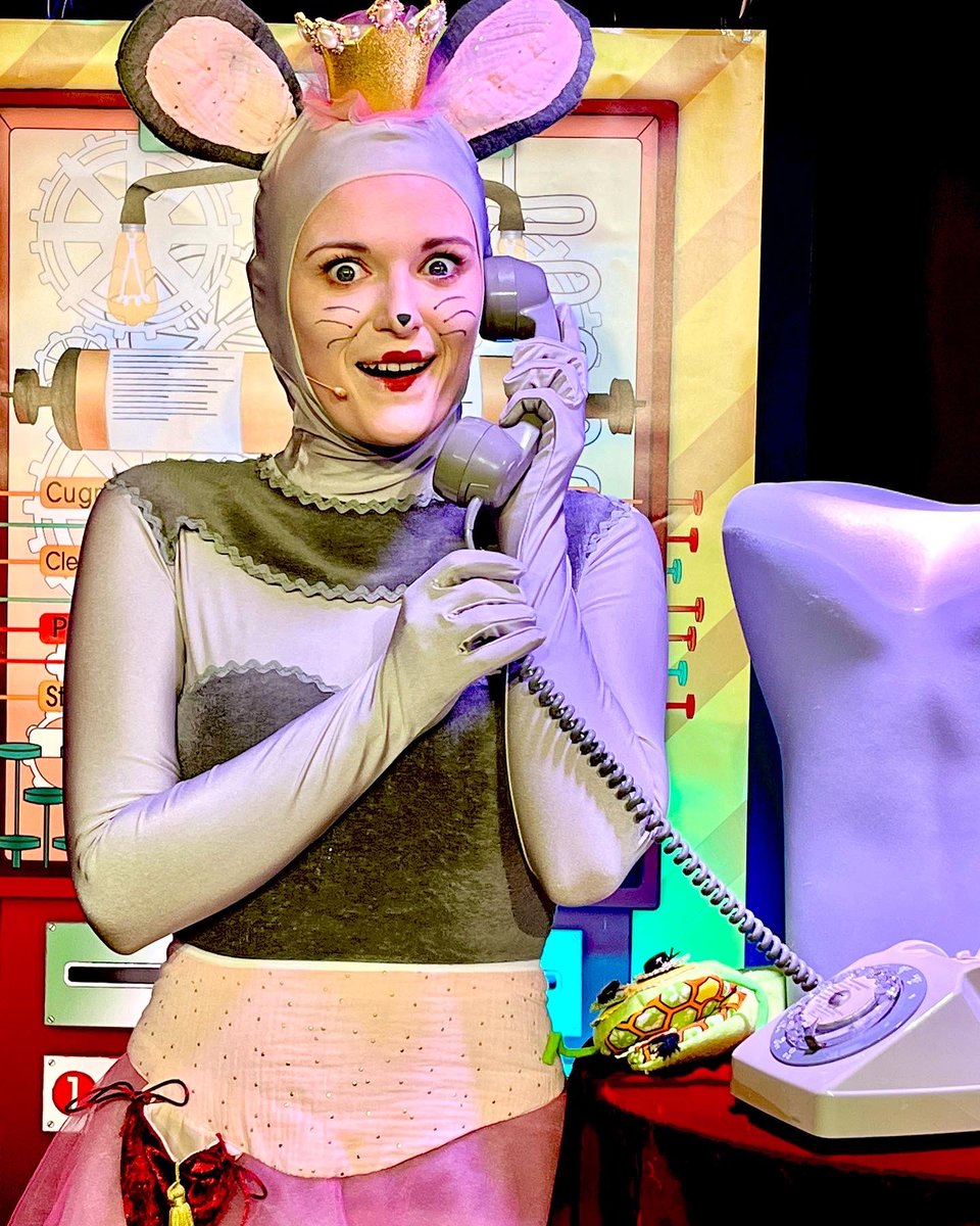 La REINE DES PETITES SOURIS 🐭 
Spectacle pour les petits loulous ❤️
À partir de 3 ans 
mer 14 Sep à 11:00
dim 18 Sep à 11:00
mer 21 Sep à 11:00
dim 25 Sep à 11:00
mer 28 Sep à 11:00
mer 5 Oct à 11:00
dim 9 Oct à 11:00
petitbijou-cafetheatre.com