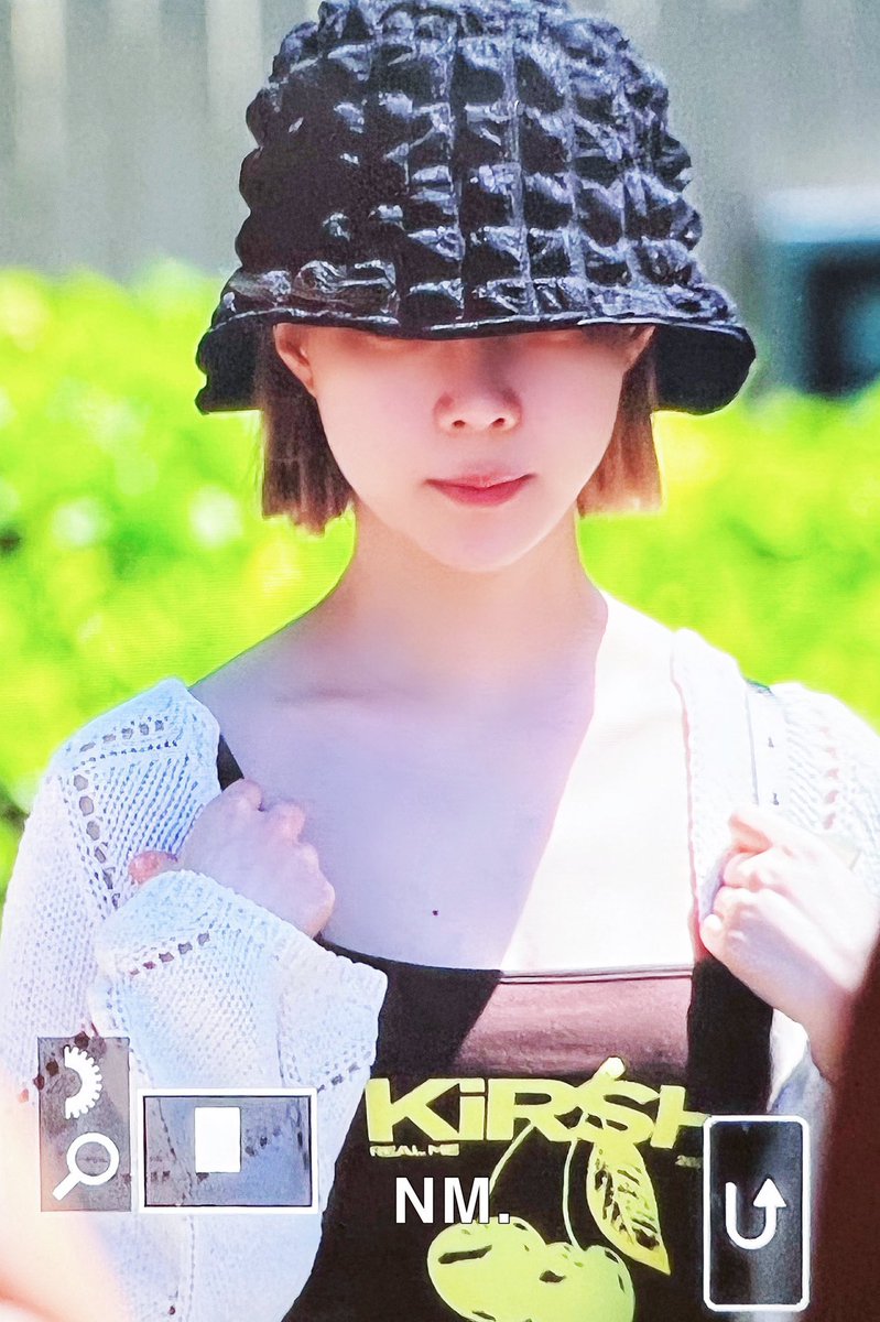 700 tweet media
