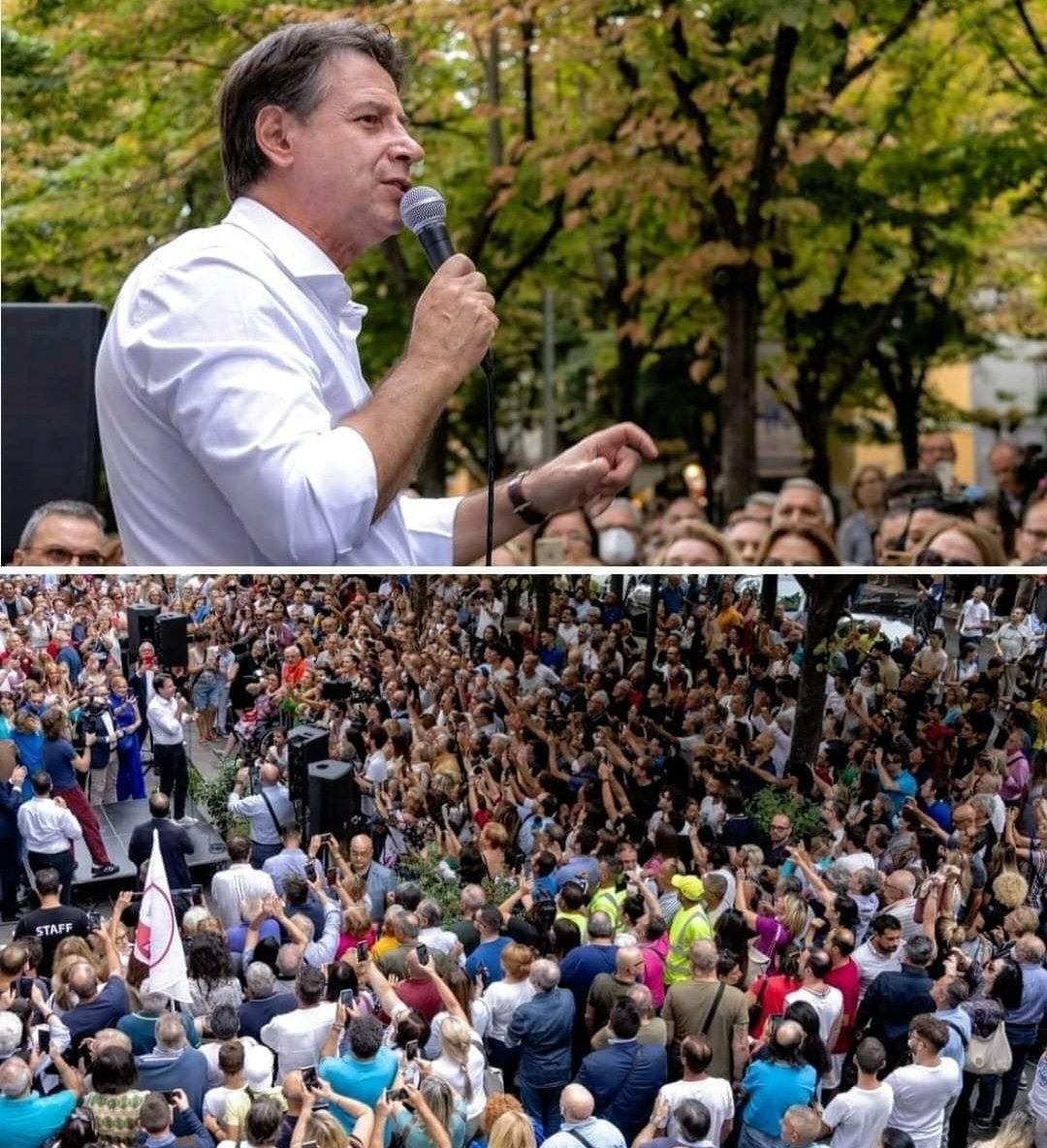 Falco591's tweet photo. Bagno di folla , piazze piene . Chi ha la coscienza pulita non ha paura di partecipare! https://t.co/qupTgdzbpu