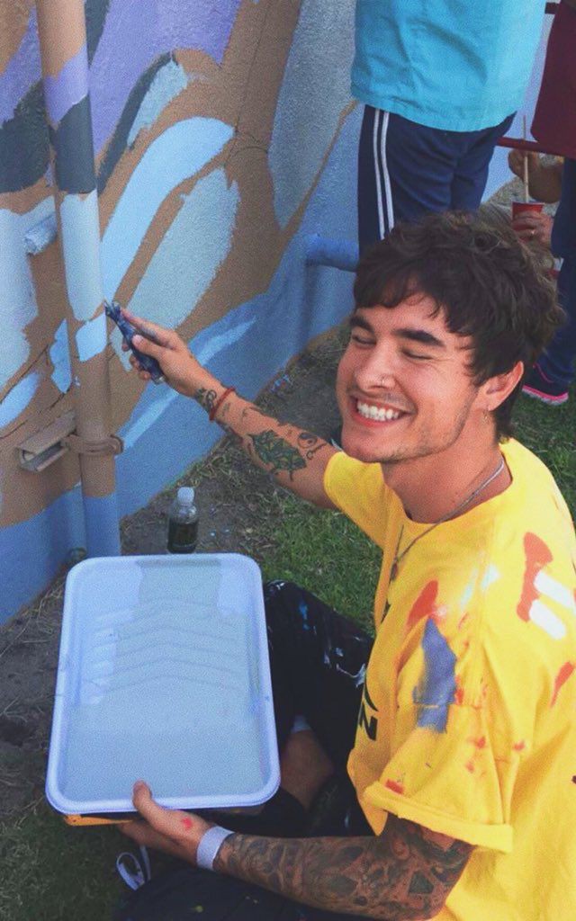 Happy birthday to kian Lawley I love you so much I hope you spend your day with the people you love 