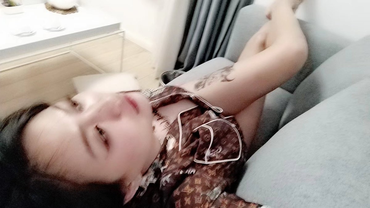 s28197704's tweet photo. 怎么形容分开后呢？痛苦拧了几下，难过又盘旋几圈，像弹簧一样。不动就扭曲地活着，一动便好久都不能平息，所以我是希望你可以更快乐的，毕竟我不会再快乐了。#长春 https://t.co/MZ3CgVxyPz