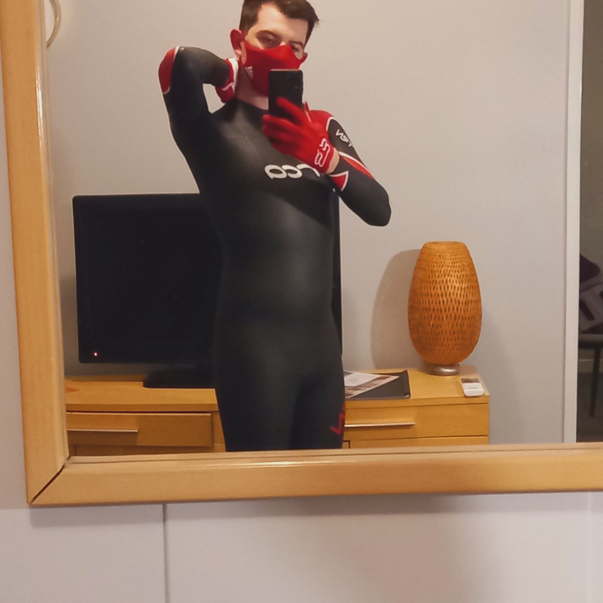 AthenPone_AD's tweet photo. Outfit for night 3 of #Slick2022 🏄‍♂️ https://t.co/FZlpXbTsRO