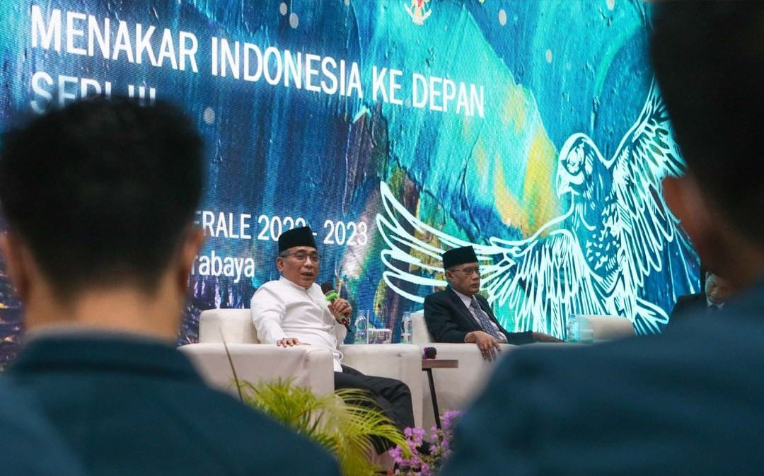 YahyaCStaquf's tweet photo. NU dan Muhammadiyah sebagai organisasi masyarakat Islam terbesar di Indonesia seolah-olah harus menyangga tanggung jawab yang begitu besar dalam memadamkan kebakaran yang sama sekali tidak pernah mereka lakukan. https://t.co/X1DCTPfbto