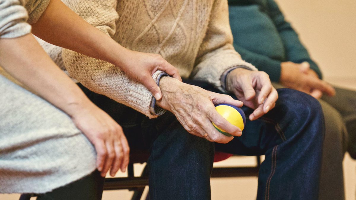 BiobancoIdISSC's tweet photo. Hoy 21 de septiembre, Día Mundial del Alzheimer, desde el Biobanco del IdISSC queremos resaltar la importancia de la investigación en esta enfermedad y agradecer a los pacientes que participan en la investigación donando a la colección de Alzheimer que custodiamos.
#somosclinico https://t.co/V4iHMV4teN