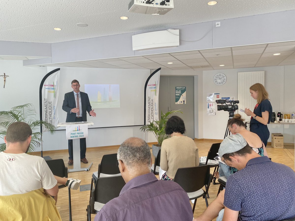Point presse de rentrée ce matin. Présentation de Stéphane NOUVEL, nouveau Directeur diocésain, chiffres clés, accompagnement des enseignants, 30 mns d'activité physique quotidienne, succès de l'apprentissage, nouveaux outils de communication...
#ec85 #vendée #rentréescolaire