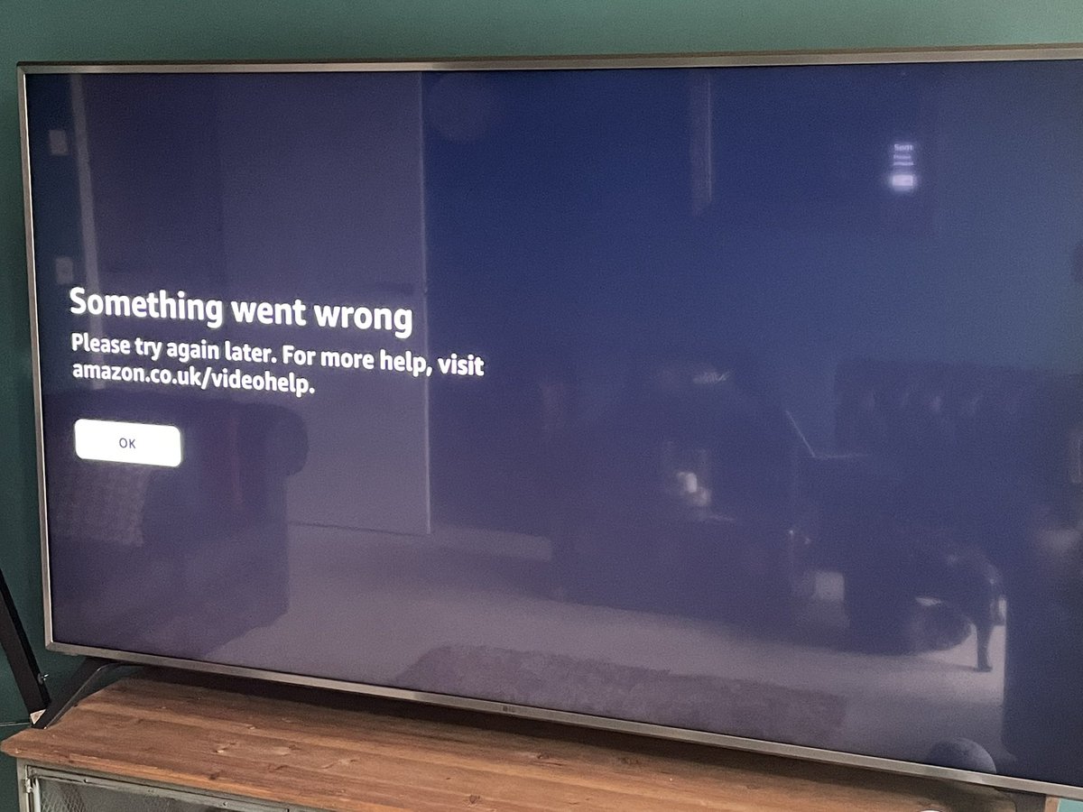 DanielLeakey's tweet photo. There is a special irony to a massive new show on a platform that owns half the worlds cloud computing power starting with a line that says “nothing is evil in the beginning” before buffering and failing. Seems #TheRingsOfPower needs a bit more power. https://t.co/ArBsVdjIcS