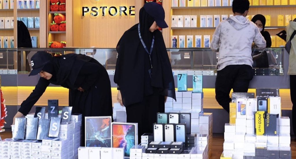 pstore_semarang's tweet photo. Saran nama bayi yang Pake unsur HP dong Guys
Misalnya: Oppo wijaya Max https://t.co/lDNryYpQq6