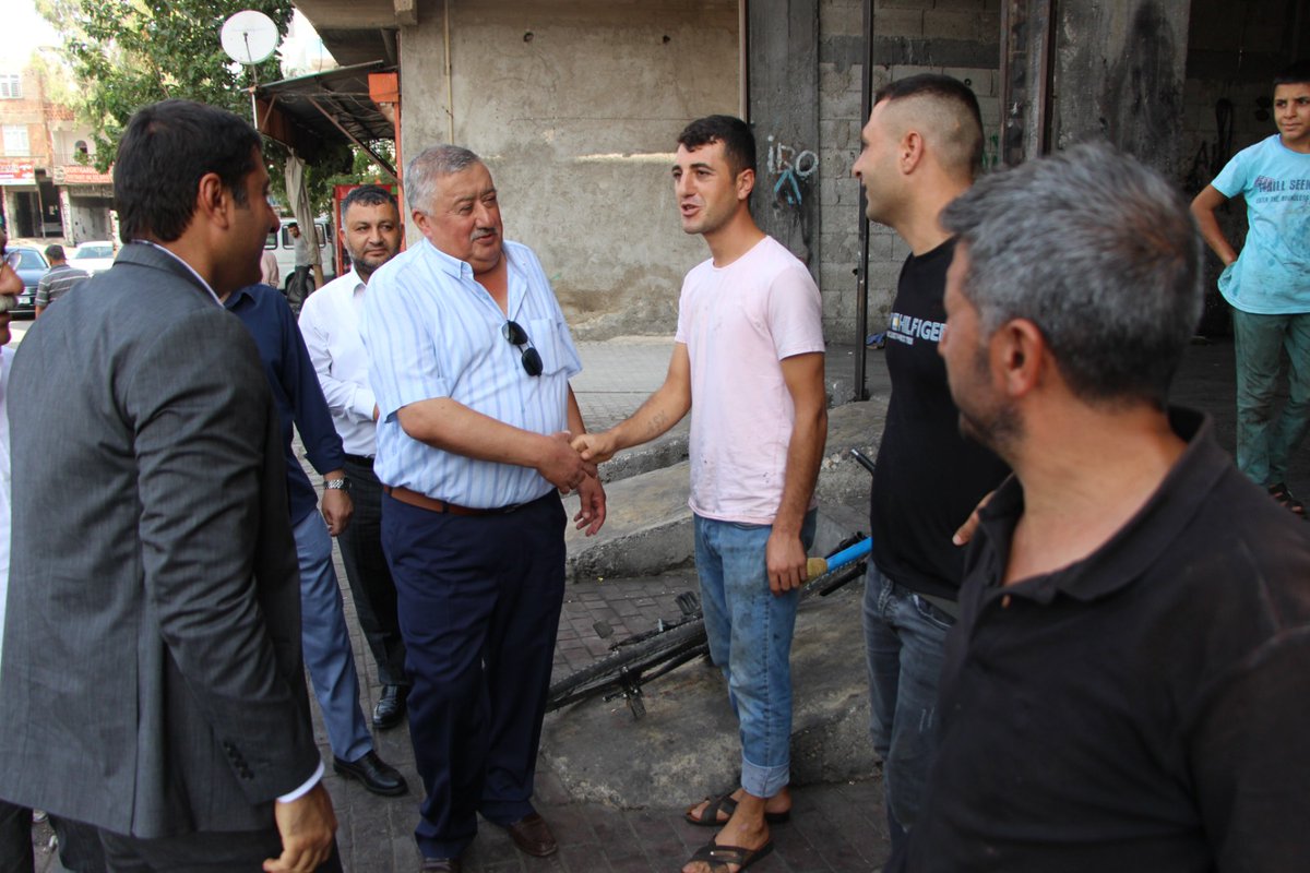 Chpeyyubiye's tweet photo. CHP il başkanımız ve il komisyon başkanlarımızla beraber,İmam keskin buğday pazarı esnafımızı ziyaret ettik. https://t.co/YiJTI8tMaI
