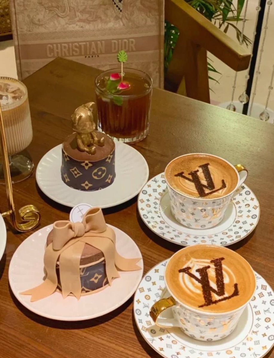 This cake looks like a work of art