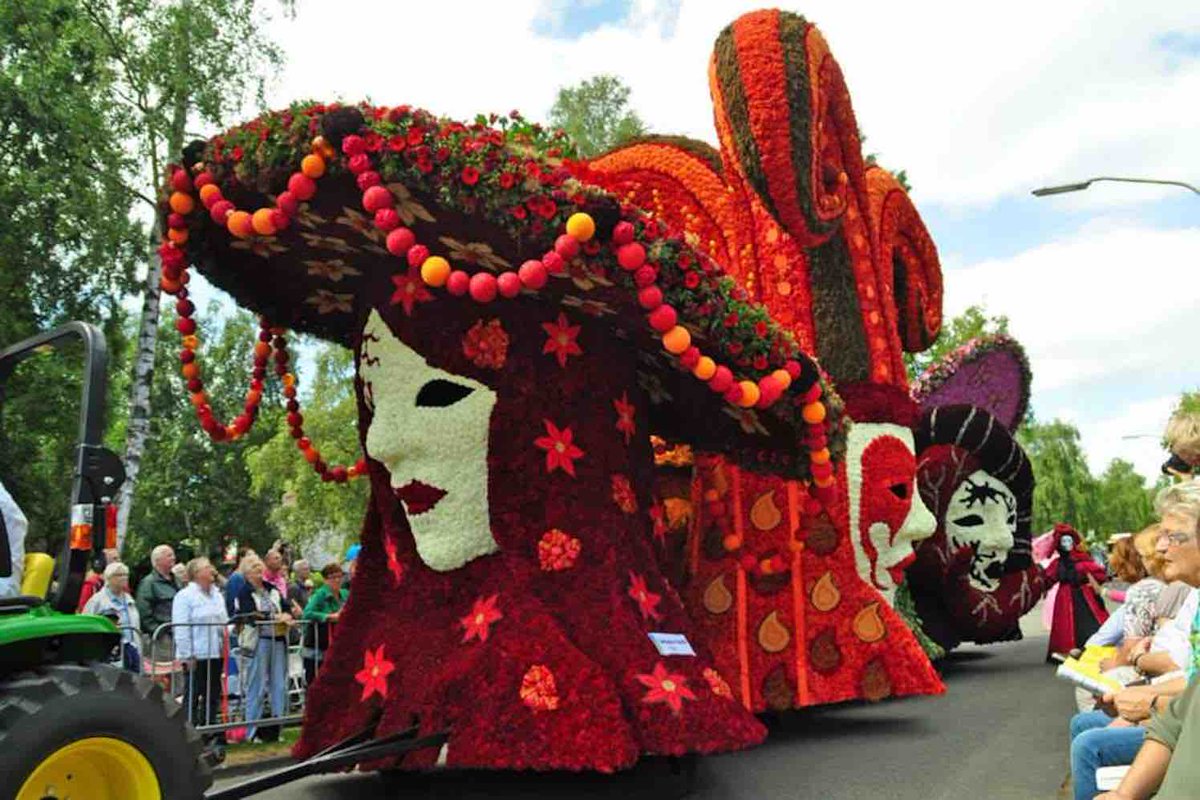 GroenVandaag's tweet image. Zaterdag en zondag rijdt het #Bloemencorso #Eelde, al 65 jaar de grote publiekstrekker in het Noorden.

Lees het hele bericht op GroenVandaag: bit.ly/3R9PPqY

fotocredit: Bloemencorso Eelde @corsoeelde