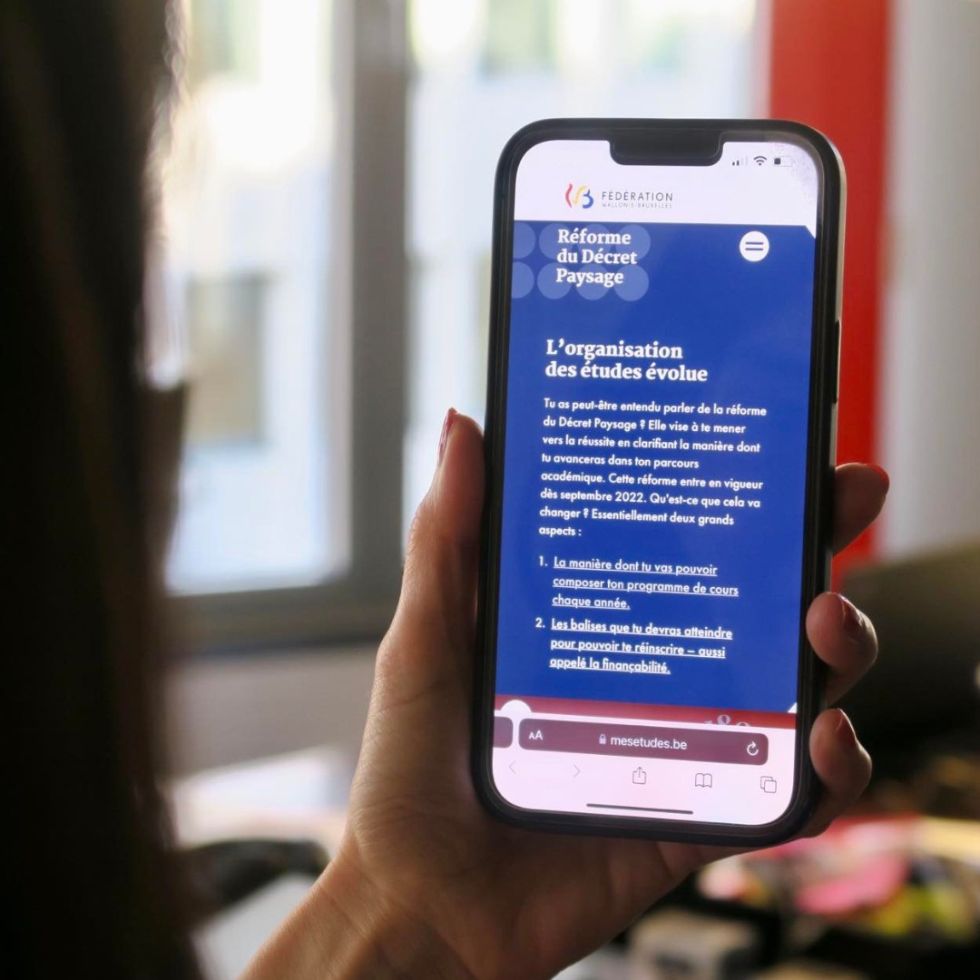 💡 Avis aux (futurs) étudiants : une vaste campagne de communication est lancée pour vous informer sur les règles en vigueur à partir de cette année académique 2022/2023, qui marque l’entrée en vigueur de la réforme du décret « Paysage ».
📱 RDV ici : mesetudes.be/decret-paysage/