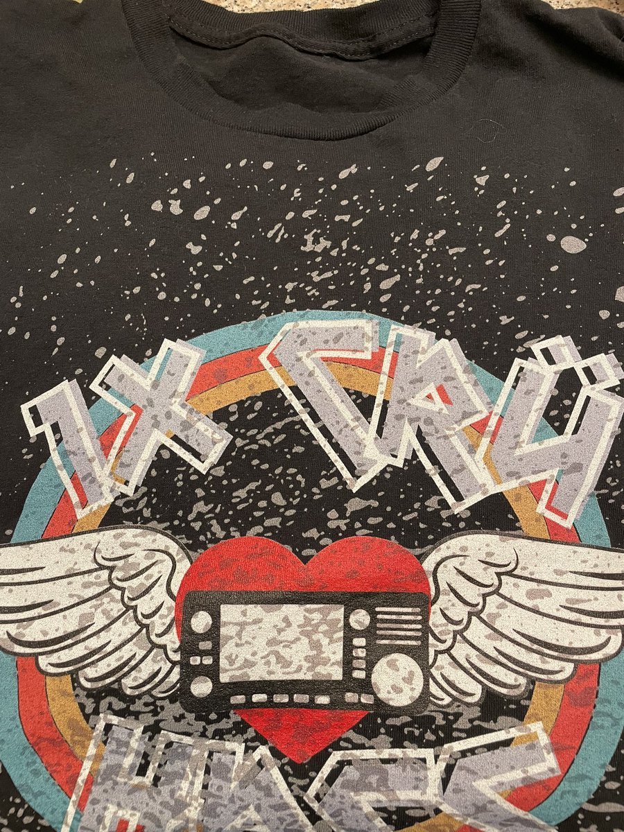 KM6MCI's tweet photo. @Hoshnasi this shirt is so rad 😎 https://t.co/ne4zioRX9J