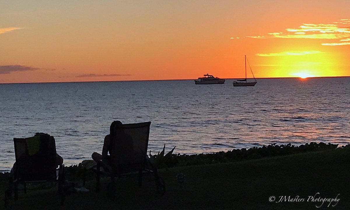 JMastersMaui's tweet photo. Sweet quiet Thursday night to everyone and a gentle coming into Friday tomorrow 🥰

Photo:  Watching a Gorgeous Sunset, Sugar Beach, Maui 
https://t.co/m7W1PN1wXe https://t.co/Jn8CjH8rui