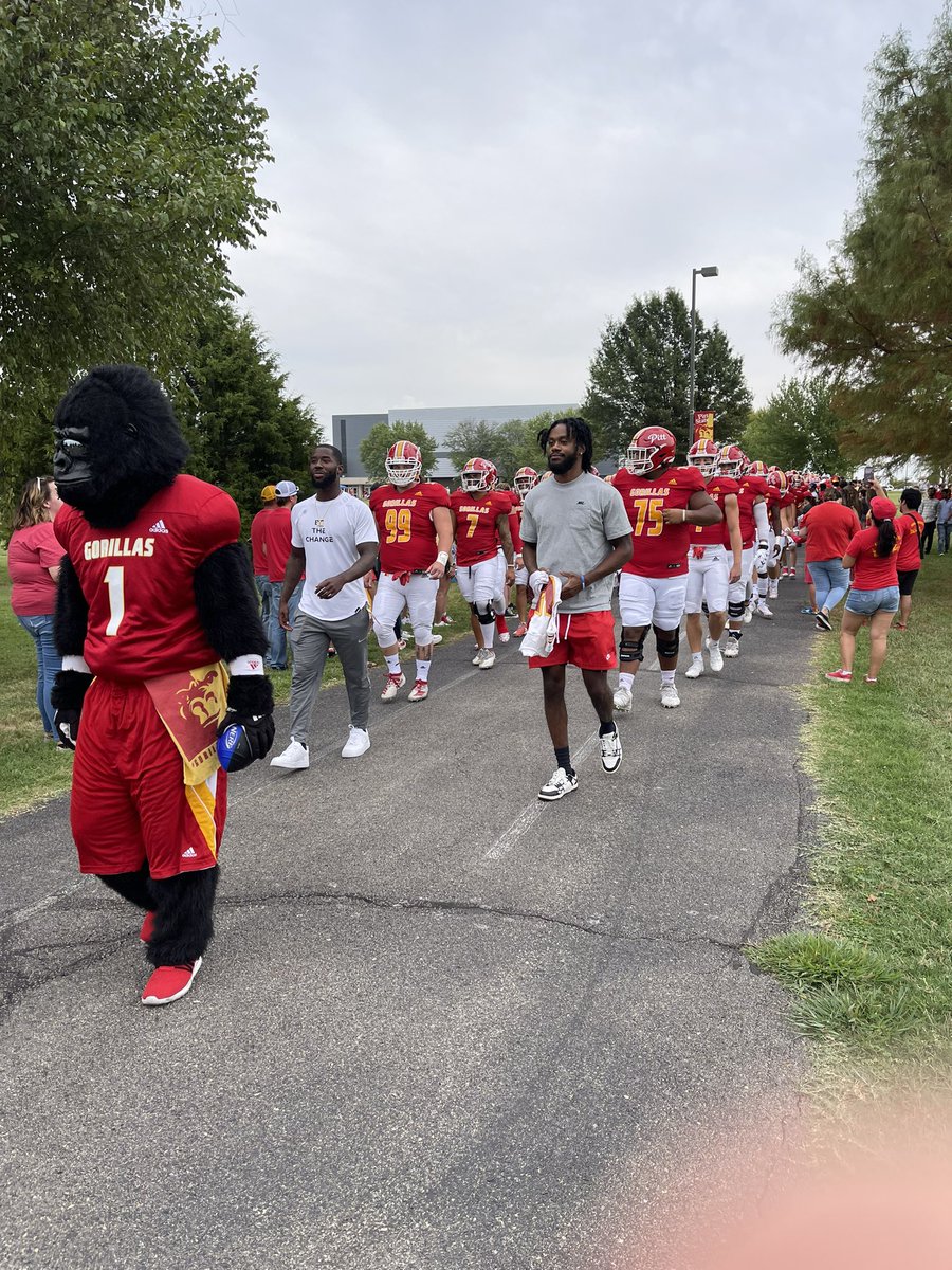 Thank you to former Pitt State Players John Brown and De’Vante Bausby for speaking to the Team and leading the Gorilla Walk‼️🦍

#CTG #OAGAAG