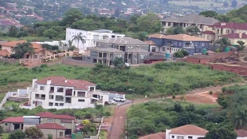 AdvoBarryRoux's tweet photo. Thohoyandou people in Venda build houses as if they are getting building materials for free. Black child it's possible! https://t.co/5OUVSoPOaV
