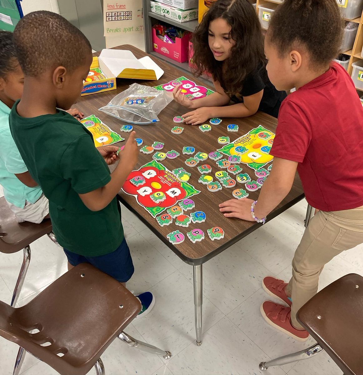 EcoffElementary's tweet image. Our littlest lions are rocking literacy stations in Mrs. Diegelmann’s room! #EcoffLions