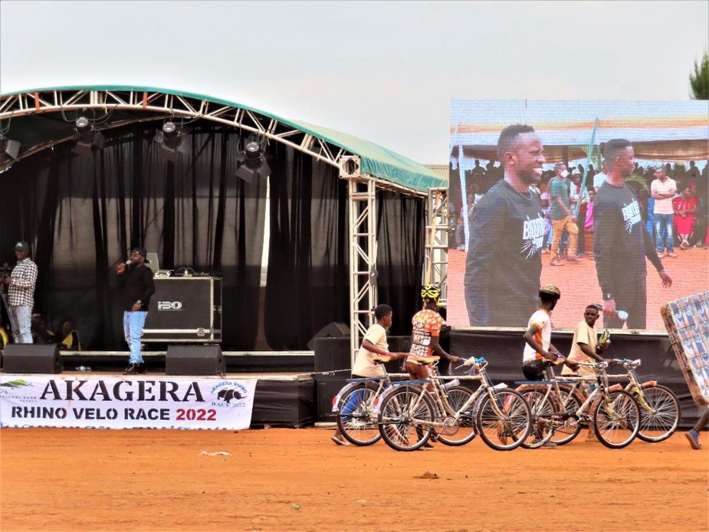 Who told you dt #Conservation's only ground's in the forest and animals?
Human health and the health of our environment're inextricably linked.
This' <a href="/AkageraPark/">Akagera National Park</a> Rhino Velo race. The joy comes from (and KUDOS) to the effective park management under  <a href="/AfricanParks/">African Parks</a> and <a href="/RDBrwanda/">Rwanda Development Board</a>