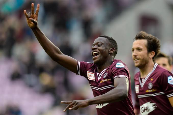 lionelpiguet's tweet photo. Quel bonheur de voir @Deniszakaria8, joueur né à @VilleDeGeneve et formé dans le club de ma ville, @ServetteFC, rejoindre le club de mon cœur @ChelseaFC! J’ai tellement hâte de le voir sous nos couleurs, bonne chance à toi Zakaria. #CFC #ZakariaIsChelsea #ChelseaFC #Chelsea https://t.co/20nw6NefO3