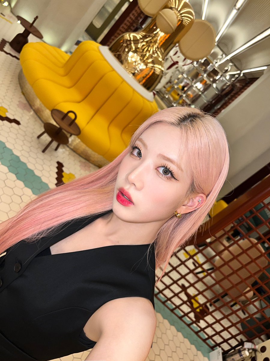 [#김립 / #KimLip] twilight을 5년만에 다시 불러보았다 재밌는 경험이었다 감사합니다❤

#이달의소녀 #LOONA