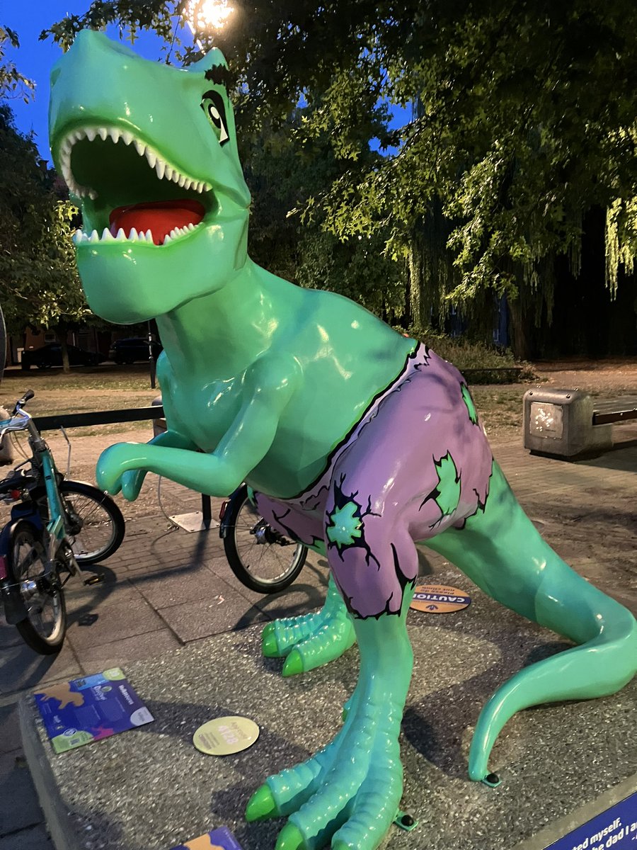 Out cleaning dinosaurs last night getting them ready for the farewell weekend!@GoGoDiscover22 <a href="/wildinart/">Wild in Art</a> @GoGoHulkasaurus @ContractP