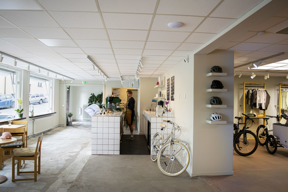 I sina nya lokalerna i Bagaregården kombinerar Cykelfiket verkstad för hojen med fika - något som gjort succé i Göteborg. Tillsammans med hyresgästen har HSB Göteborg utvecklat lokalen för att möta den växande verksamhetens behov. mynewsdesk.com/se/hsb_goetebo…