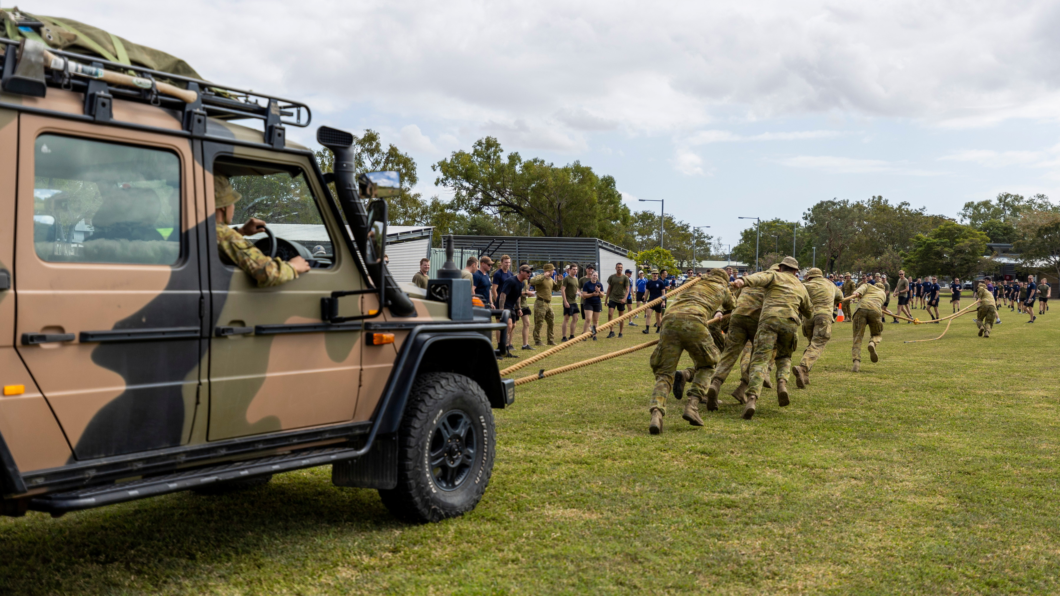 その他 Army Australia e Odgers File:Australian Army Maj. Gen. Stuart Smith, left, the