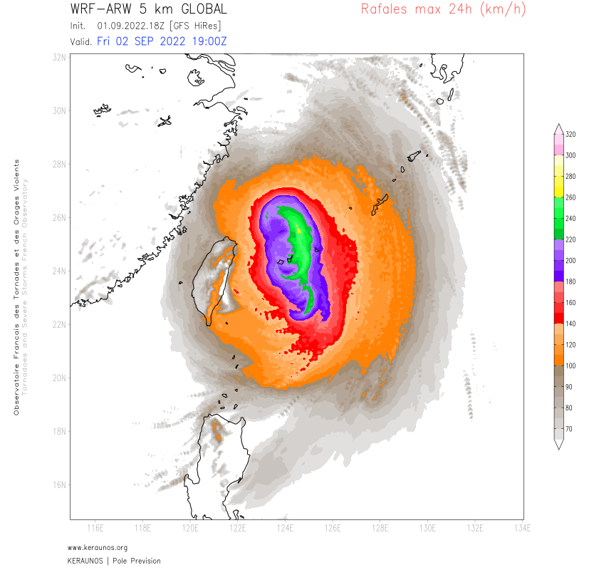 Le typhon #Hinnamnor dans l'ouest du Pacifique s'est affaibli mais devrait se réintensifier. 
Il devrait frapper les îles Yaeyama au sud d'Okinawa demain matin.
Des rafales > 200 km/h sont modélisées par ARW 5 km.
Le typhon devrait ensuite impacter la Corée-du-Sud. 