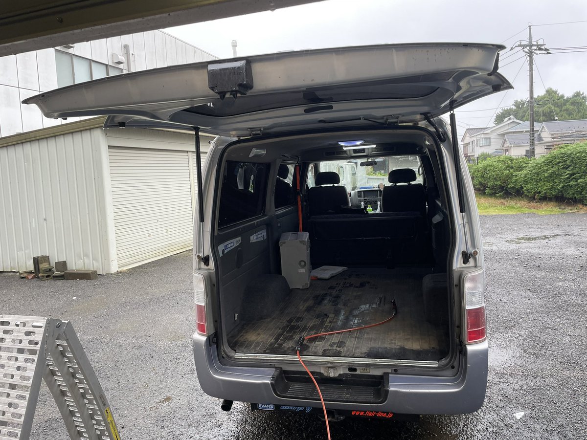 キャンオフ準備！
とりあえずキャラバンの軽い清掃から〜