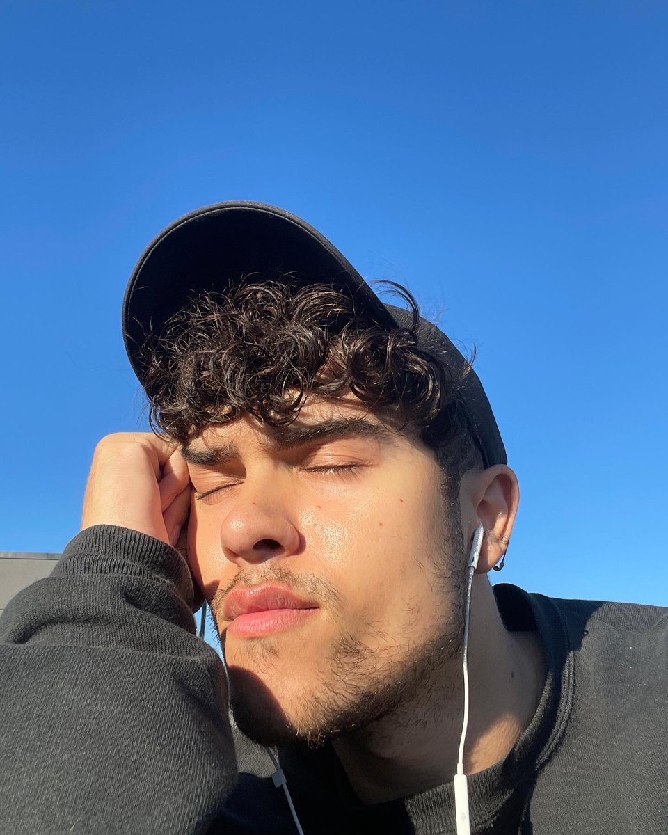 local_papi_'s tweet image. Christopher Isherwood vibes on the roof today