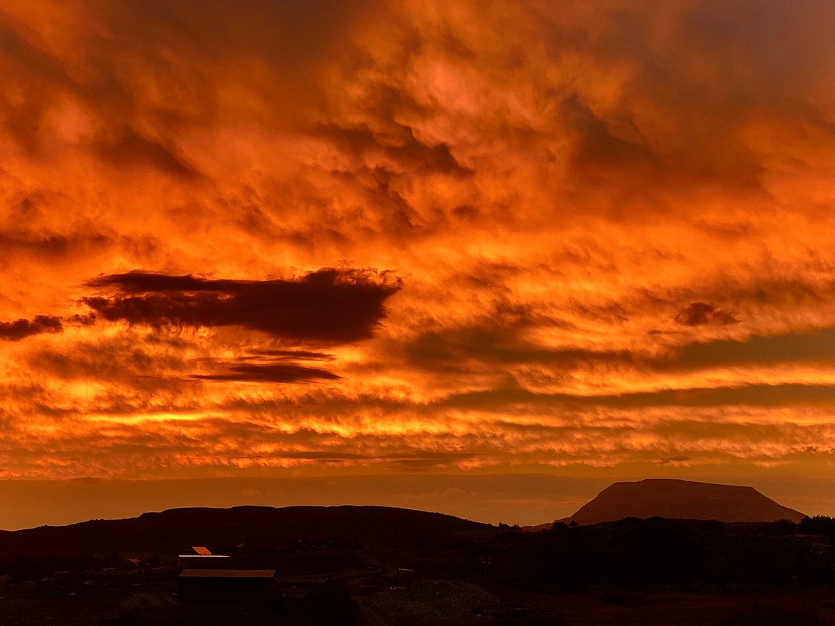 Stunning #sunrise. #ÉiríNaGréine #FridayMorning #Donegal #Autumn