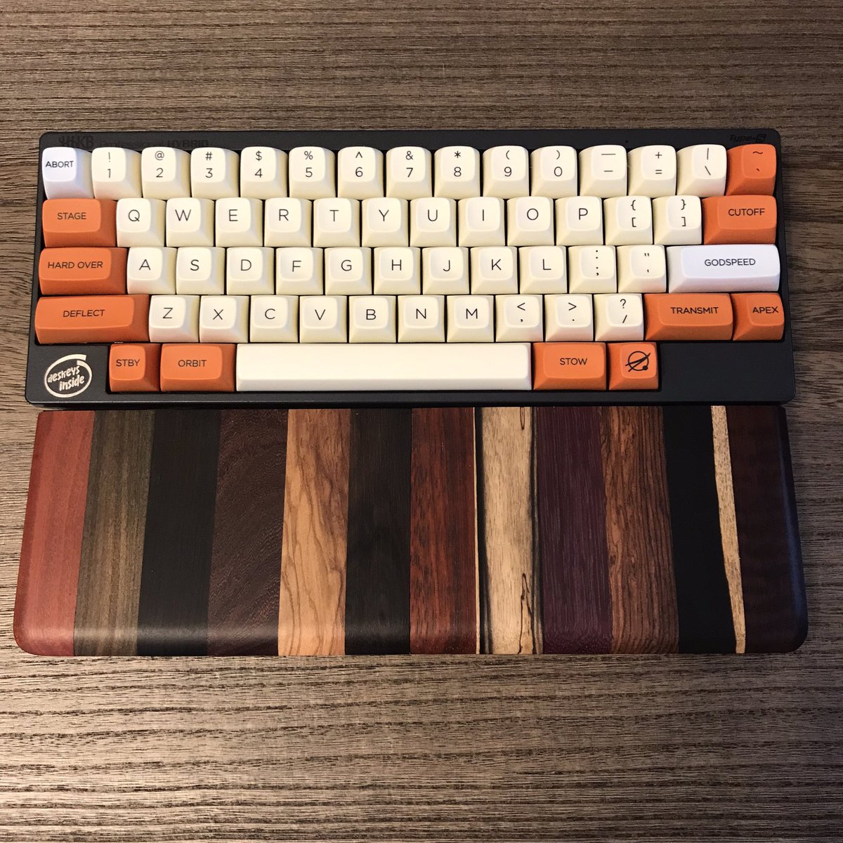 Pazz_Teo's tweet photo. MiTo GodSpeed MT3コンプリートしました
AresのModKeyは赤銅色
アクセントはストーンホワイト
#DESKEYS
#HHKB https://t.co/Ebpsopxw7o