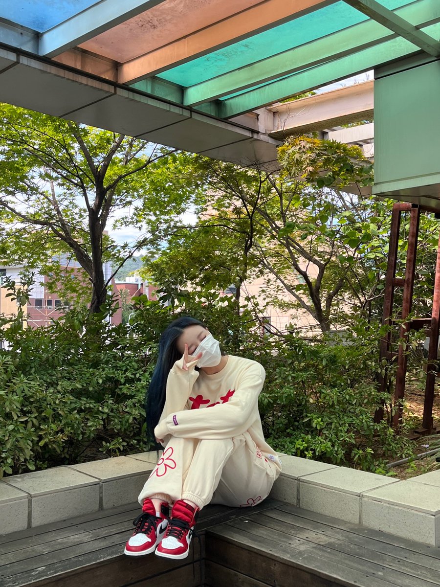 BVNDIT_official's tweet photo. [#승은]
대학생 으니 쉬는시간에 찍은거에여 ㅎㅎ
#밴디트 #BVNDIT https://t.co/bb9eEJN0Zg