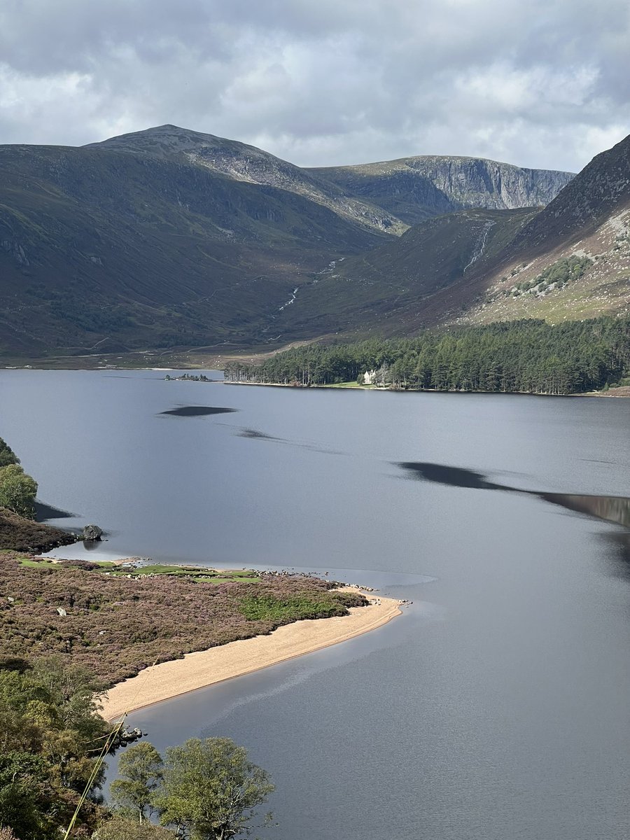 Lock Muick looking super… 💙

#visitscotland #scottishhighlands #scottishlochs #lochnagar #landscape #landscapephotography #mountain #mountains #mountainscape #getoutdoors