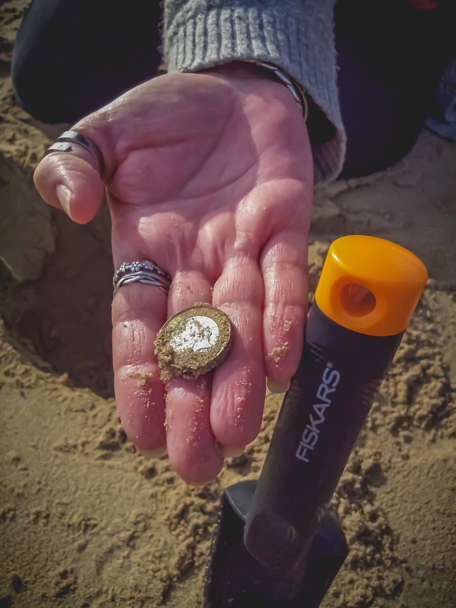 EarthScanners's tweet photo. We found a Beatrix Potter 50p coin. 
•
#metaldetecting #metaldetectinguk #metaldetectors #metaldetectorist #metaldetectorists #metaldetectingwales #detectorists #earthscanners #pembrokeshire #ukmetaldetecting #detectorist #beachmetaldetecting #beachdetecting #beatrixpotter https://t.co/plYOns5cxI