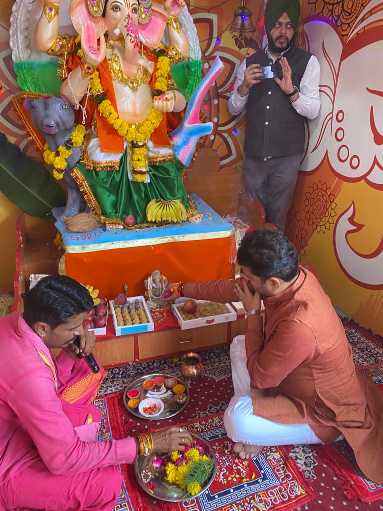 vaibhavpawarmp's tweet photo. श्री गणेशाय नमः ...!!!

आज भाजपा प्रदेश कार्यालय में स्थापित चिंतामणि श्री गणेश जी की पूजन कर आरती की। सभी प्रदेश वासियों की सुख-समृद्धि की श्री गणेश जी से प्रार्थना है।
#गणेशोत्सव https://t.co/u76MdnfJyV