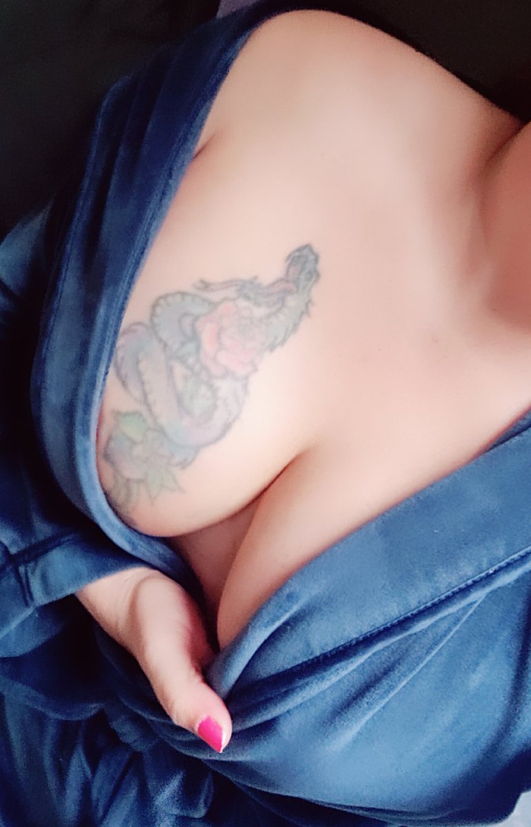 lickingcunni's tweet photo. Quand tu commences la journée fatiguée et démoralisée ...
J'ai dormi à peine 3h 
Je vais bosser une dizaine d'heure d'affilée, debout à piétiner 🫤 https://t.co/QoOxlhsBlW
