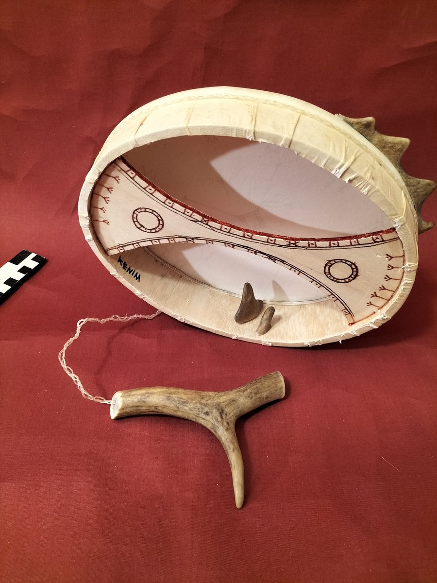 PepeMolt's tweet photo. #KENIM. #Membranófono de percusión. #Noruega.
#Membranophone, frame drum. #Norway.
Constructor/Maker:#PepeMoltó.
#Patrimonio. https://t.co/Nr1RJJ5YLY