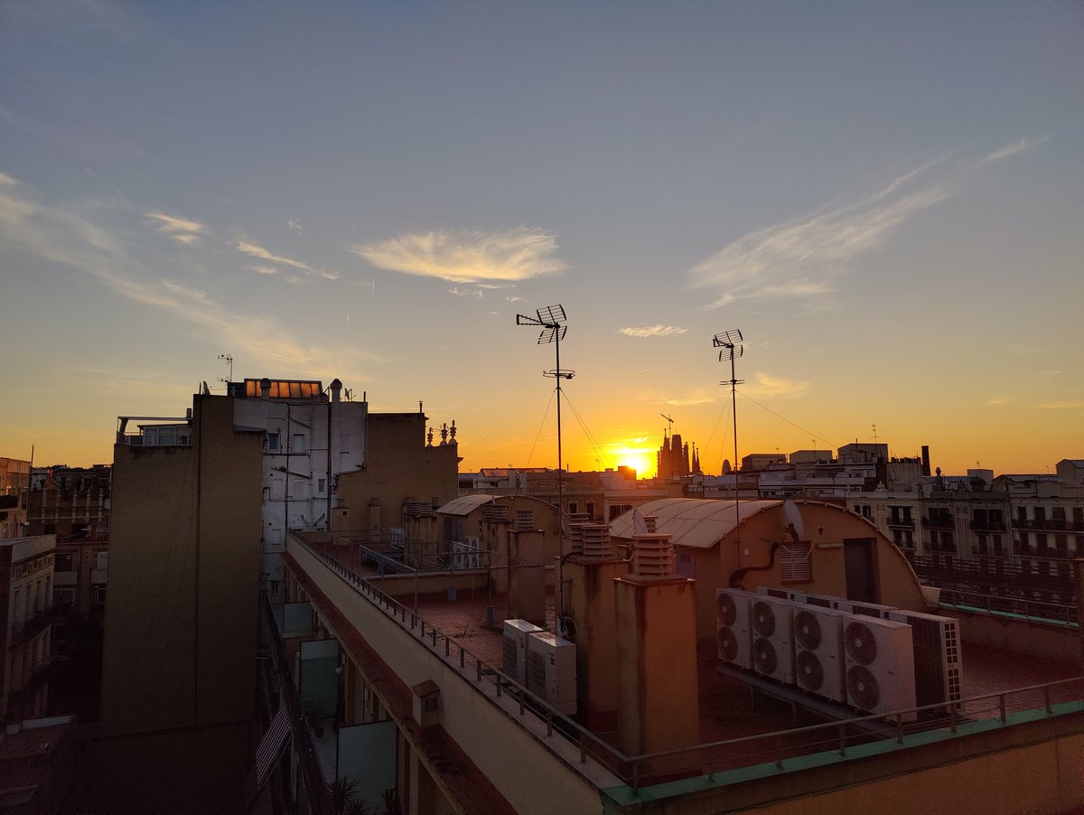 I've been getting up at 6:30am everyday this week.

I am now a firm supporter of getting up early and getting shit done. My productivity has increased a tonne.

If you like sunrises over the Sagrada Familia, fill your boots 👇